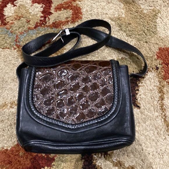 ❤️ Vintage Leather Crossbody ❤️ - Picture 2 of 8